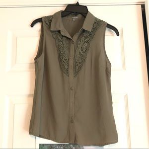 Green lace button down tank top